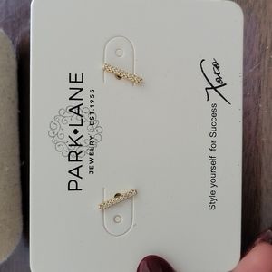Park lane like new gold and rhinestone stud earring